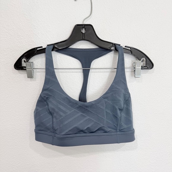 lululemon athletica Other - Lululemon Invigorate Bra Size 6 Blue Gray Tonal Stripe Racerback Sports Bra
